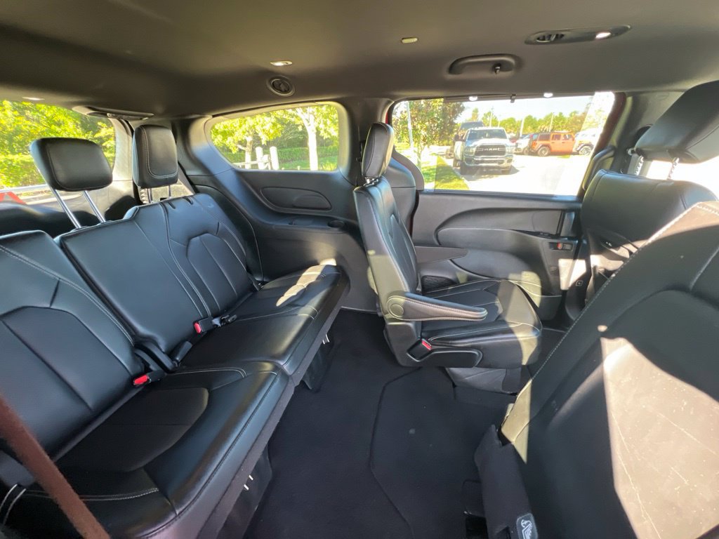 Certified 2025 Chrysler Pacifica Select FWD image 22