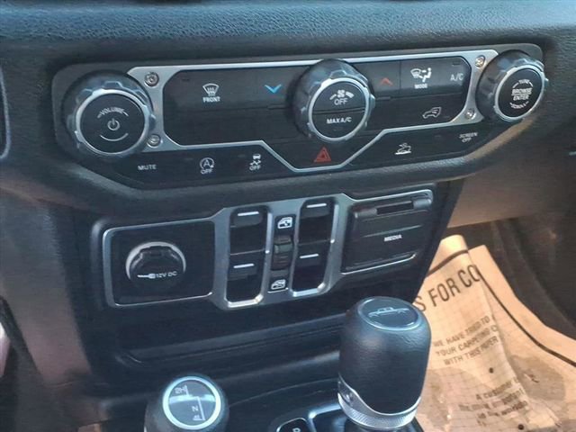 Used 2025 Jeep Gladiator Sport image 14