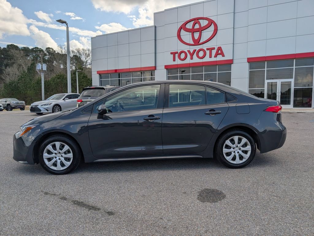 Used 2023 Toyota Corolla LE image 2