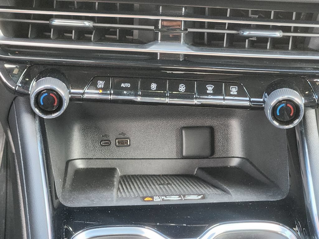 Used 2025 Chevrolet Traverse LT w/ Driver Confidence Package FWD image 21