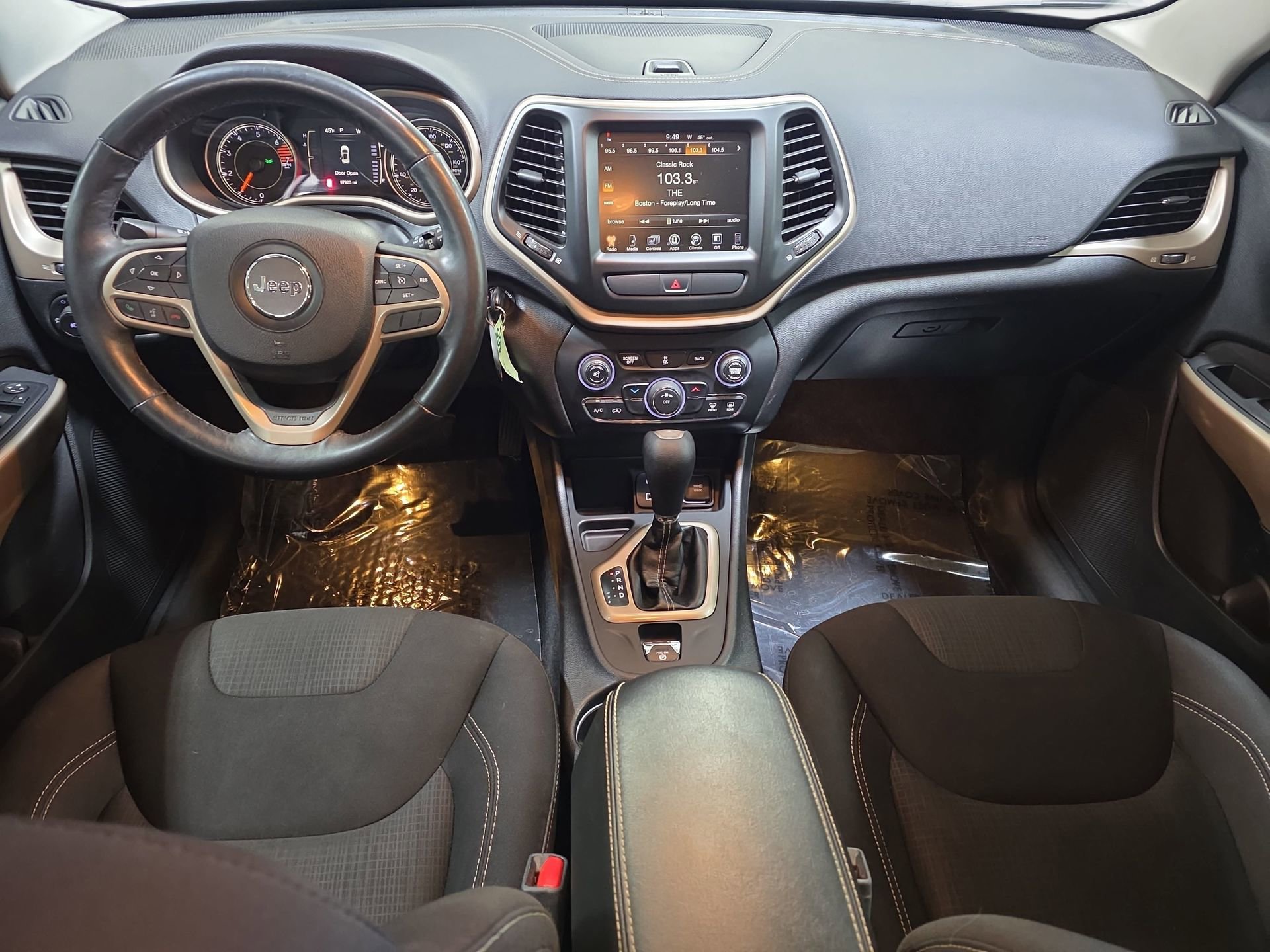 Used 2017 Jeep Cherokee Latitude w/ Cold Weather Group image 9