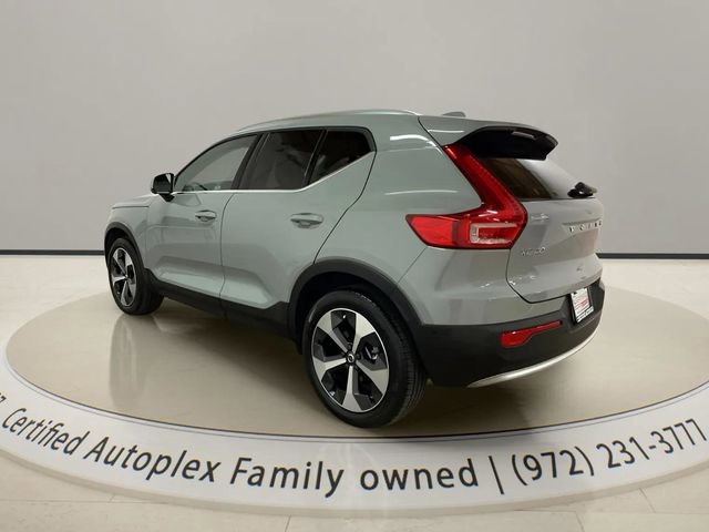 Used 2025 Volvo XC40 B5 Plus AWD/4WD image 3