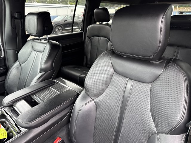 Used 2024 Jeep Wagoneer L Series II RWD image 13