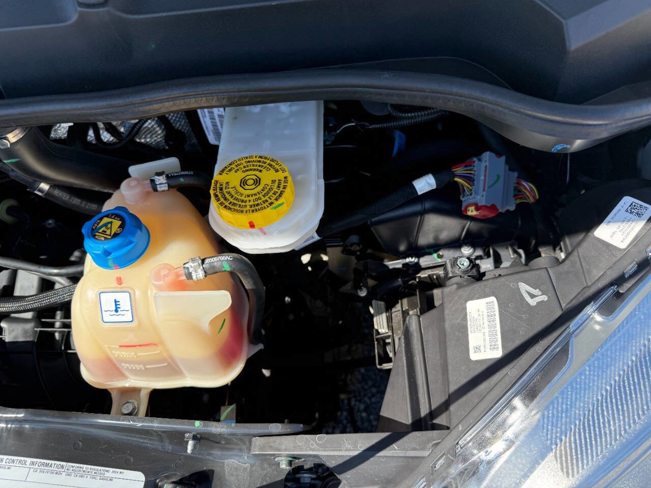 Used 2024 RAM ProMaster 2500 w/ Convenience Group FWD image 12