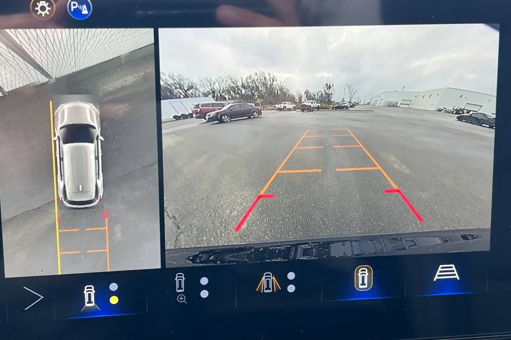 New 2026 Chevrolet Equinox LT w/ Convenience Package II image 17