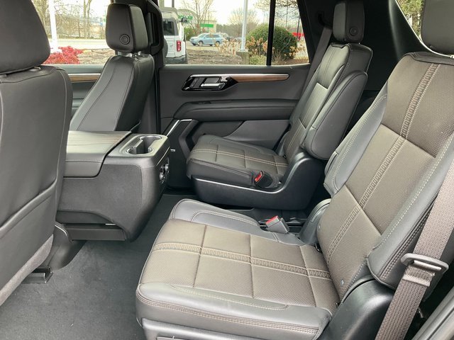 Used 2025 Chevrolet Tahoe High Country image 15