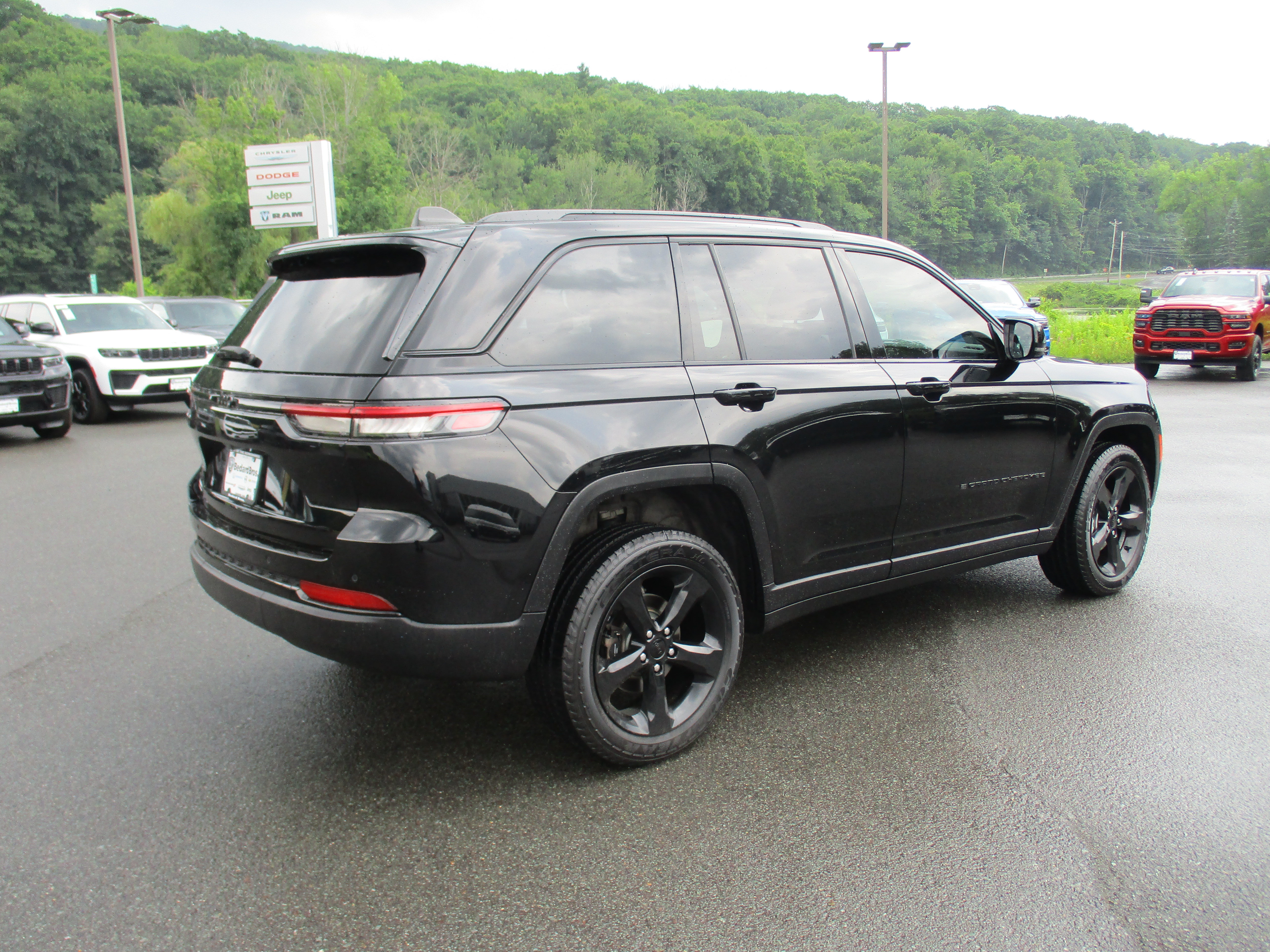 Certified 2023 Jeep Grand Cherokee Altitude AWD/4WD image 5