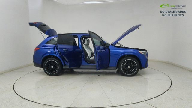 Used 2025 Mercedes-Benz GLC 350e 4MATIC w/ AMG Line image 76