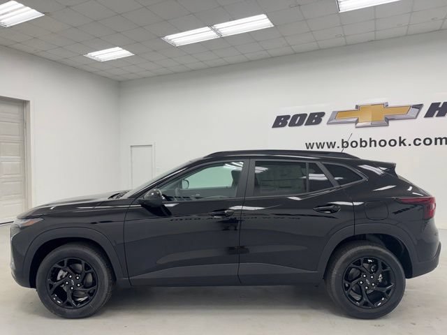 New 2026 Chevrolet Trax LT w/ Midnight Edition FWD image 8