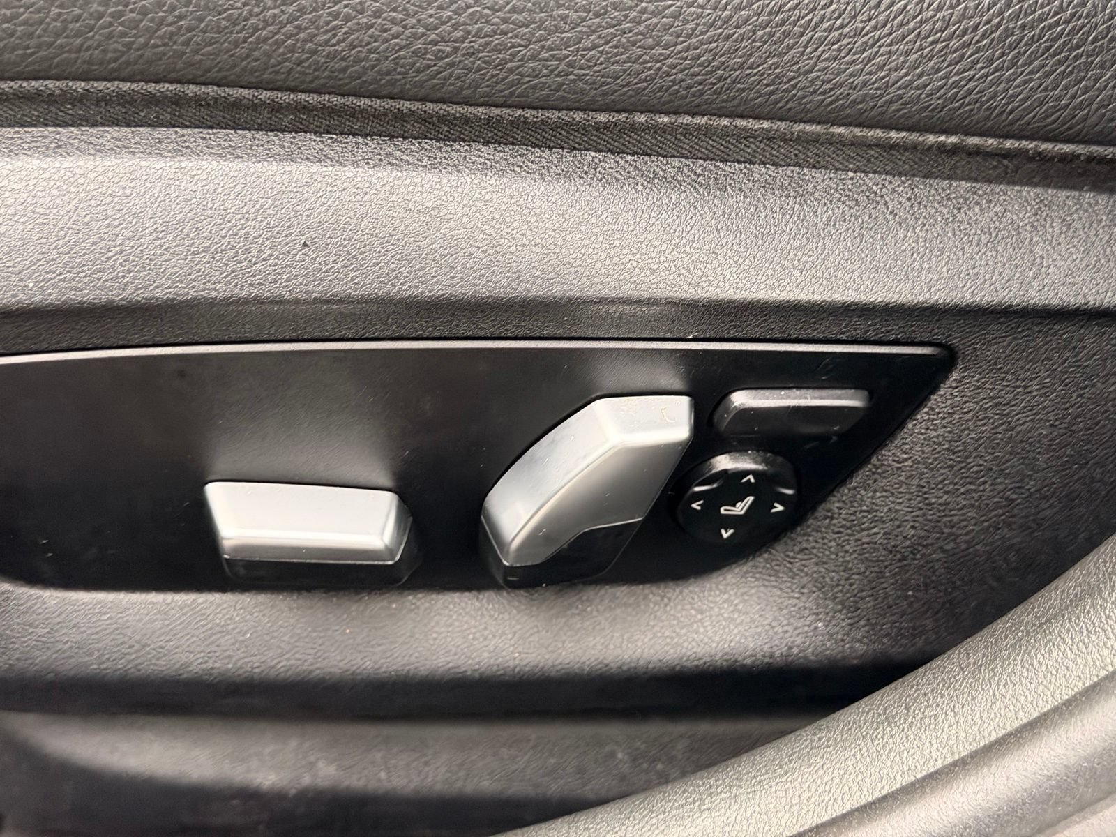 Used 2019 BMW 530i w/ Convenience Package RWD image 17