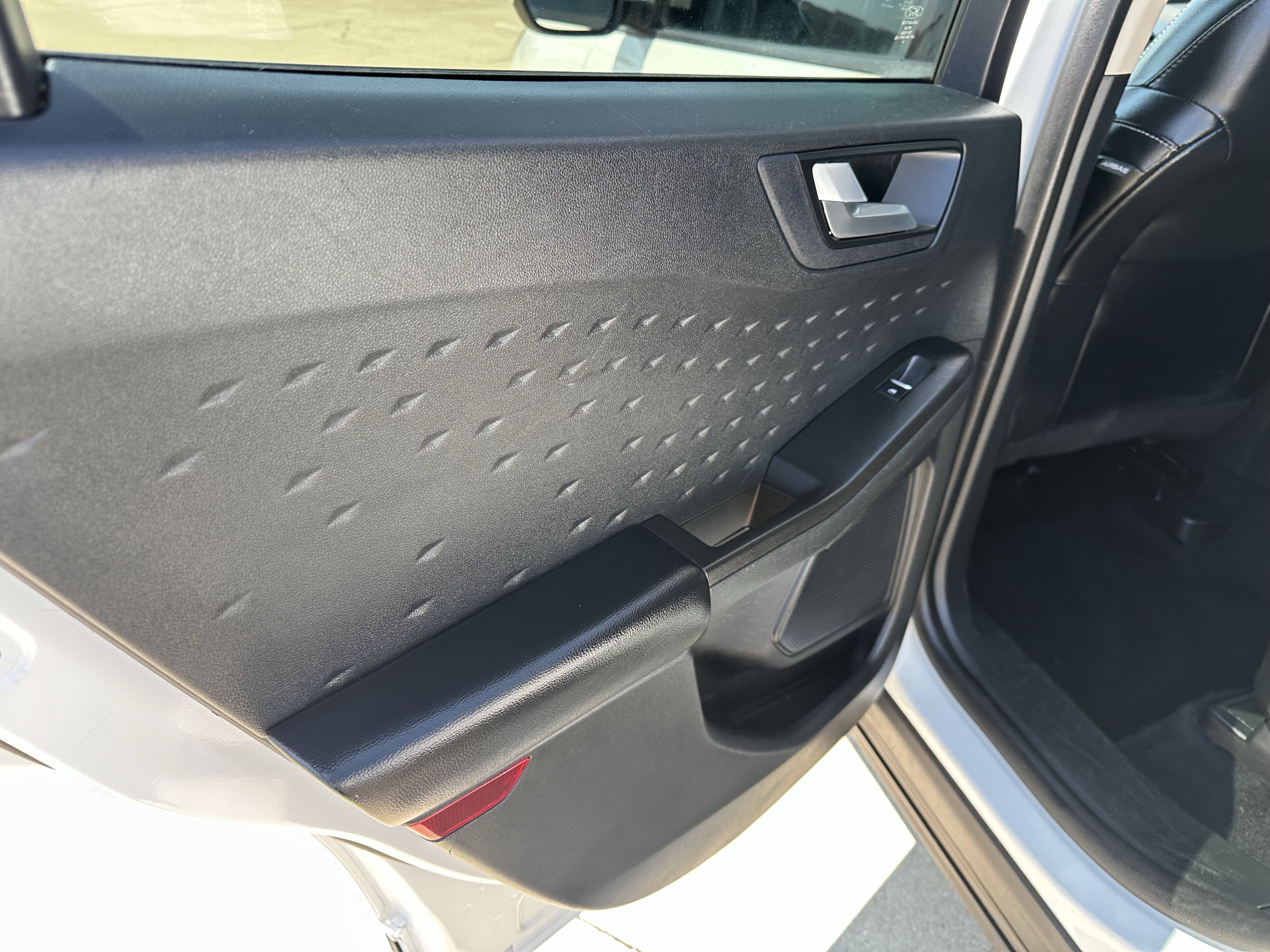 Used 2020 Ford Escape SEL FWD image 9
