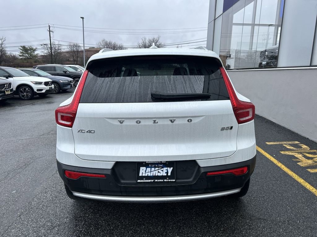 Certified 2023 Volvo XC40 B5 Plus w/ Climate Package image 7