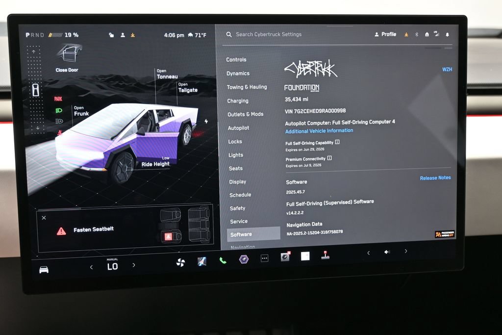 Used 2024 Tesla Cybertruck AWD Crew Cab image 29