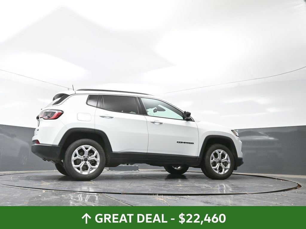 Used 2025 Jeep Compass Latitude image 25