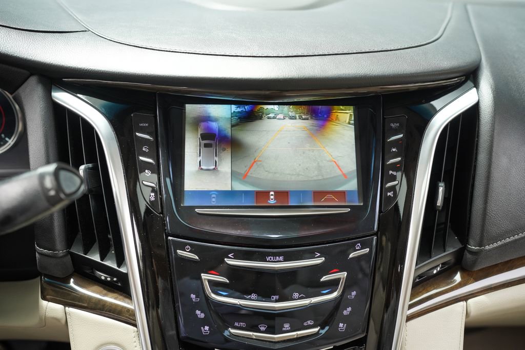 Used 2018 Cadillac Escalade ESV Luxury AWD/4WD image 31