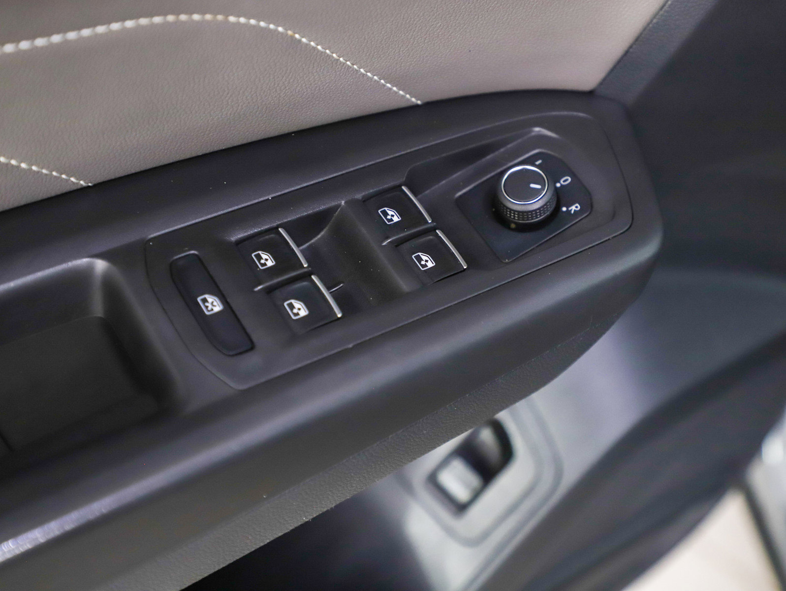 Used 2022 Volkswagen Atlas Cross Sport SEL R-Line image 20