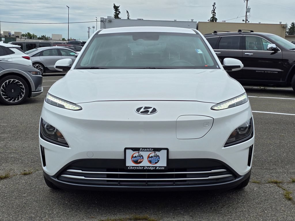 Used 2023 Hyundai Kona SE FWD image 2