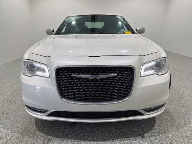 Used 2015 Chrysler 300 C Platinum w/ Harman/Kardon Audio Group AWD/4WD image 2
