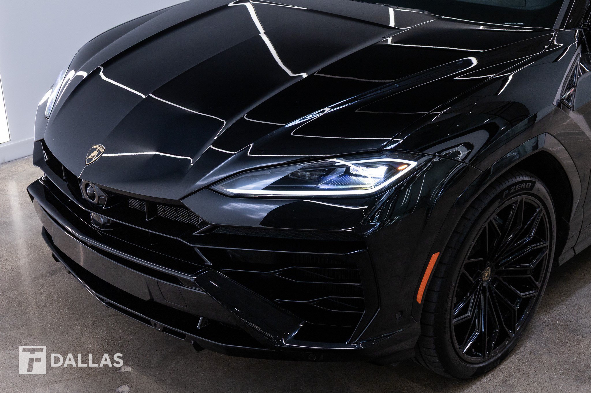 Used 2026 Lamborghini Urus SE AWD/4WD image 3