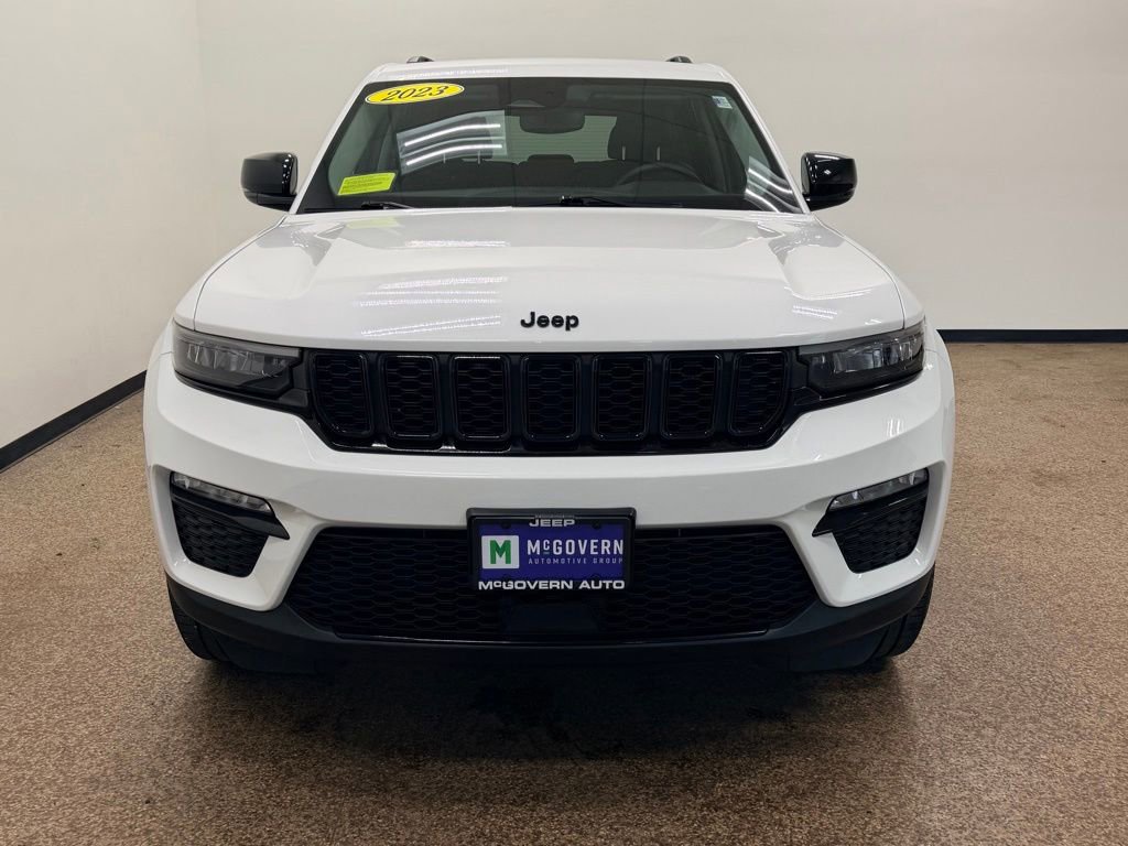 Used 2023 Jeep Grand Cherokee Limited w/ Black Appearance Package AWD/4WD image 10