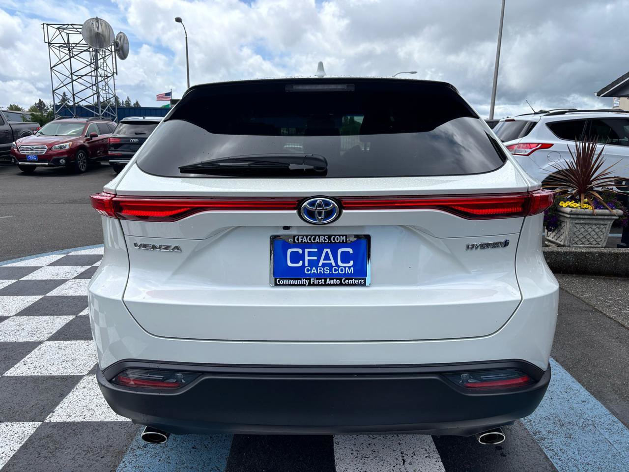 Used 2021 Toyota Venza LE AWD/4WD image 4