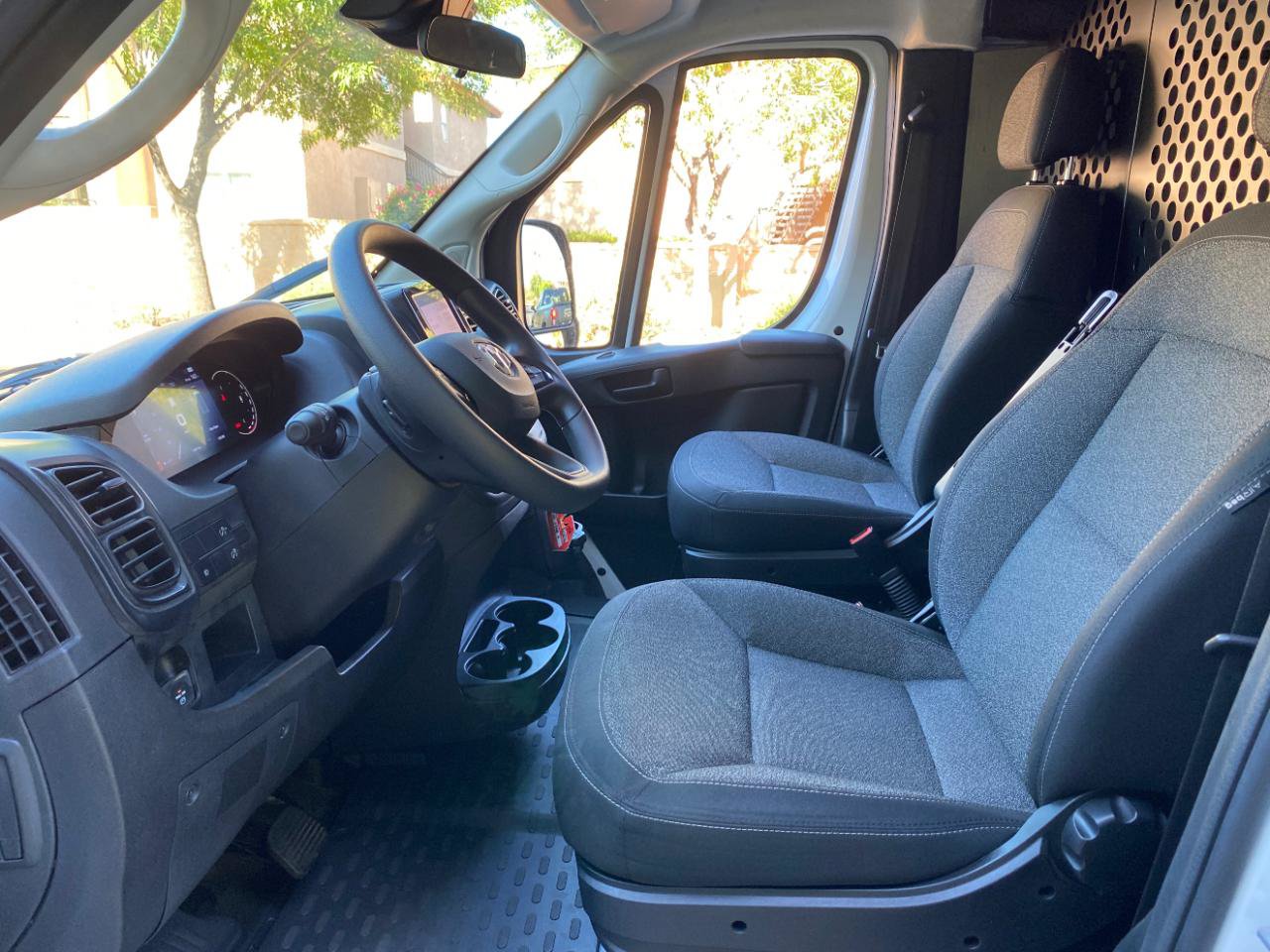 Used 2025 RAM ProMaster 2500 w/ U-Haul Equipment Group FWD image 30
