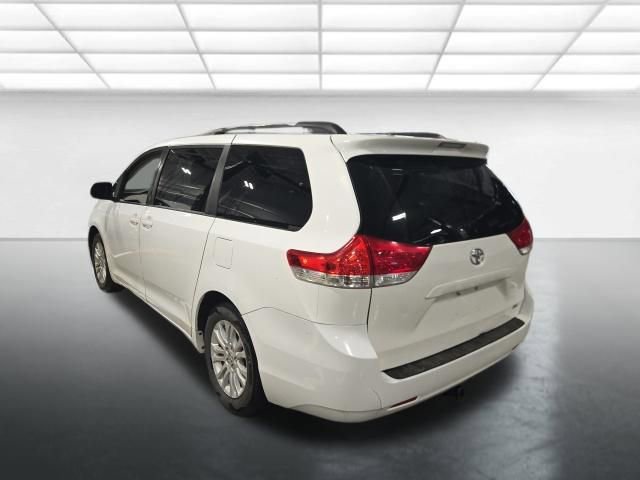 Used 2011 Toyota Sienna XLE w/ Entertainment Pkg FWD image 6