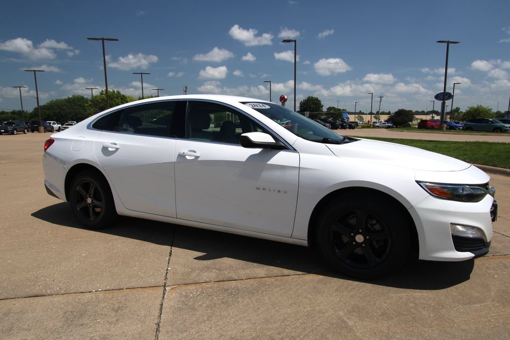 Used 2024 Chevrolet Malibu LT FWD image 3