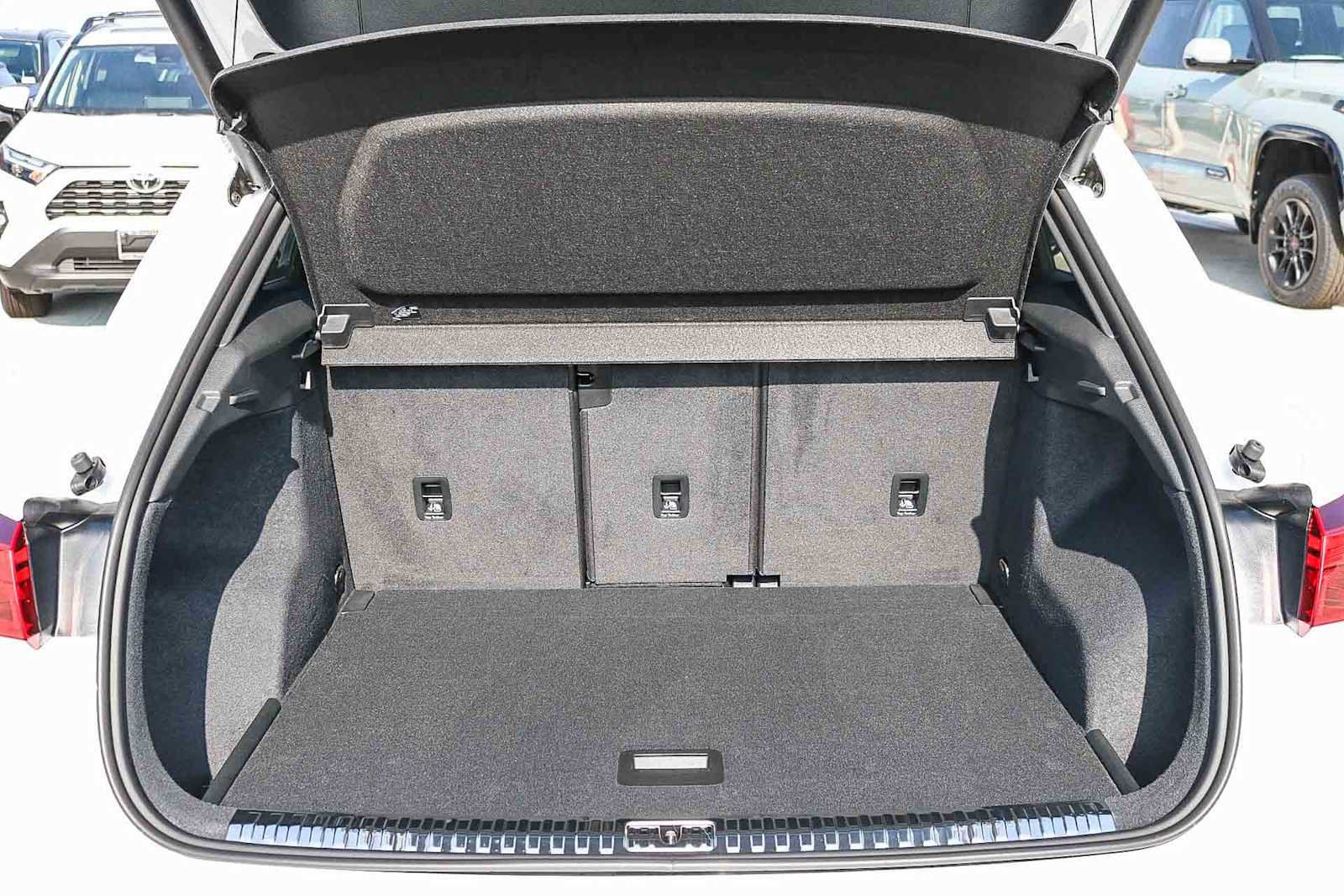 Used 2025 Audi Q3 2.0T Premium w/ Convenience Plus Package AWD/4WD image 43