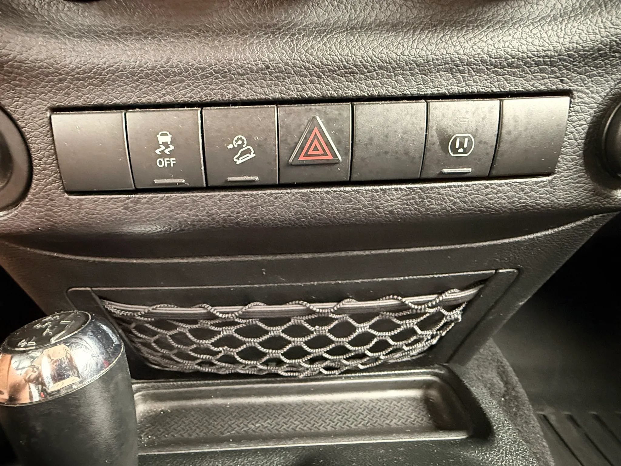 Used 2018 Jeep Wrangler Unlimited Sahara AWD/4WD image 23
