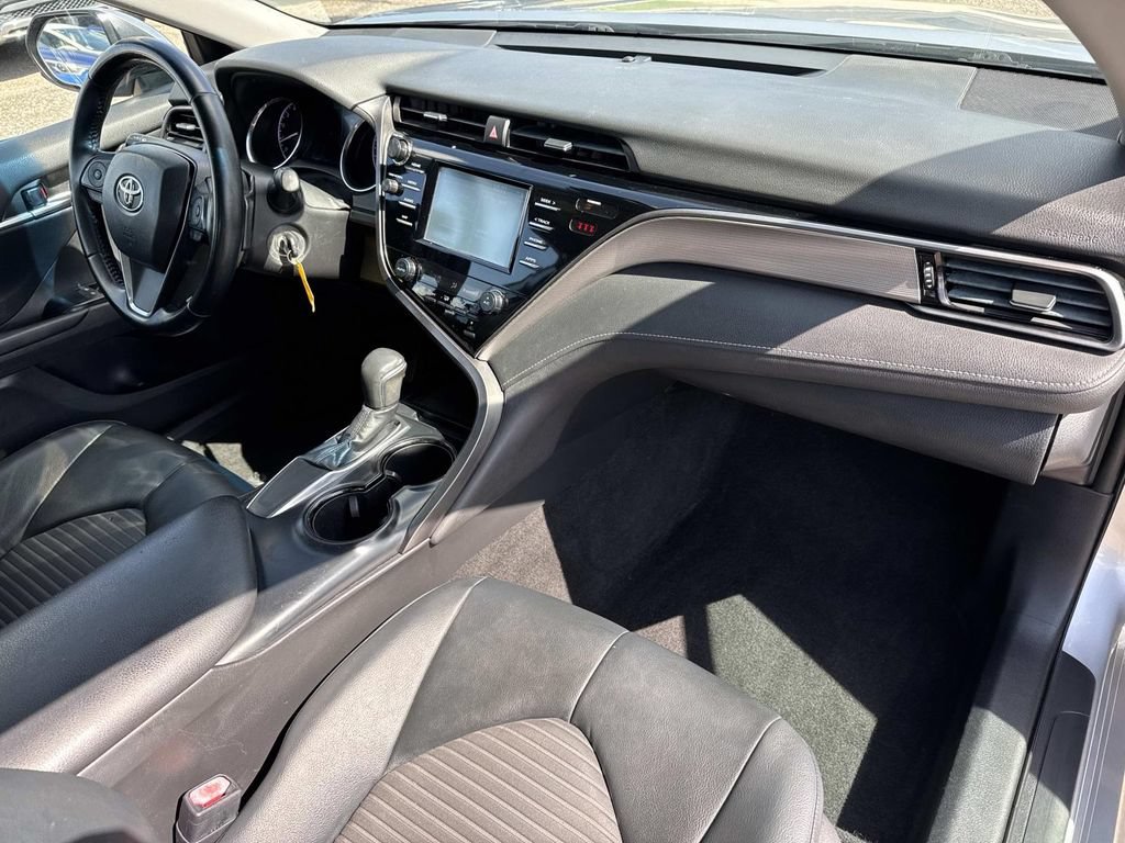 Used 2019 Toyota Camry SE FWD image 14