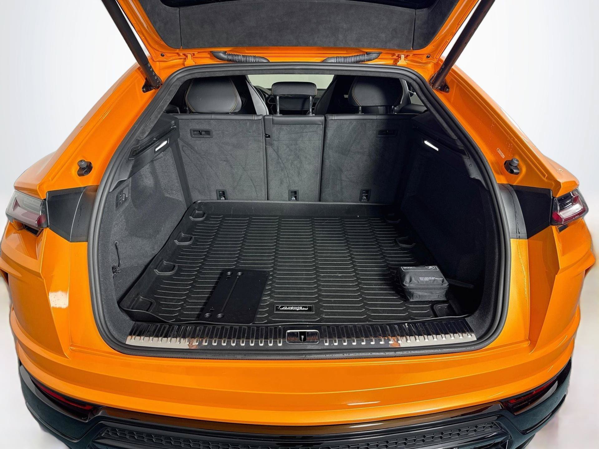 Used 2022 Lamborghini Urus AWD/4WD image 28