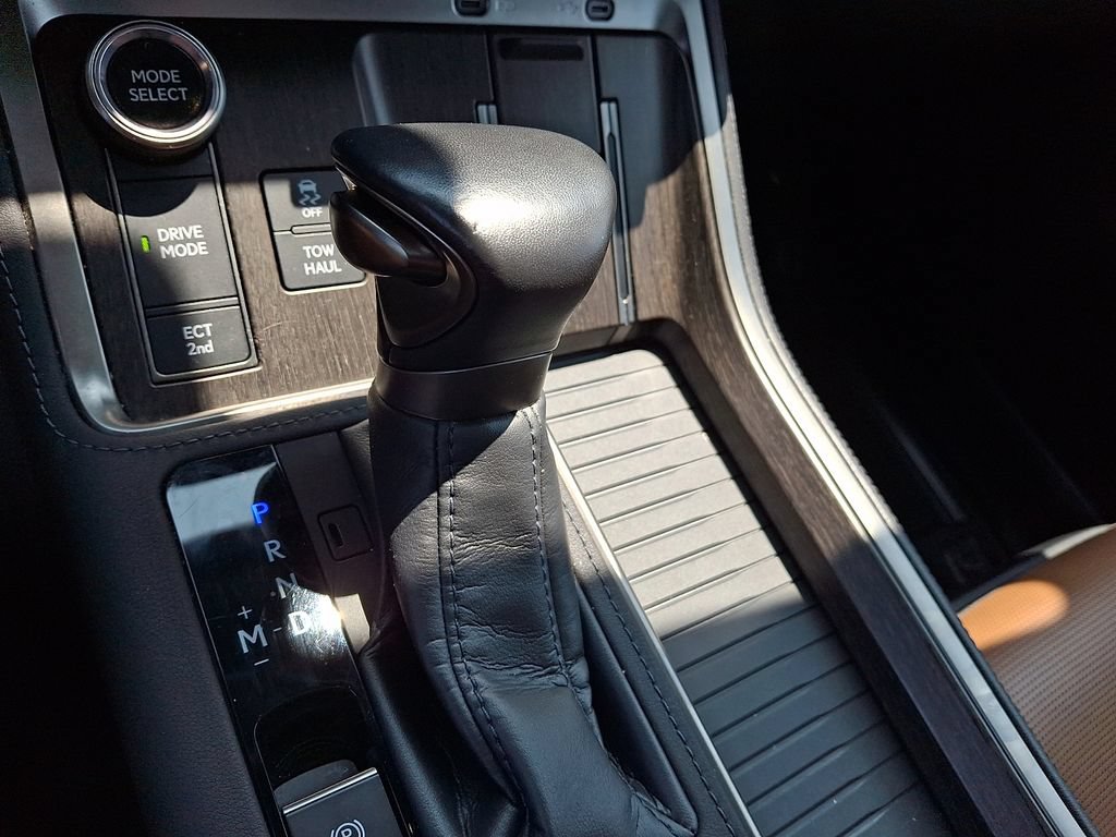 Used 2024 Lexus GX 550 w/ Accessory Package (2T) AWD/4WD image 19