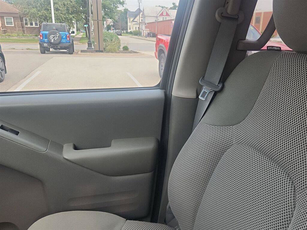 Used 2018 Nissan Frontier SV AWD/4WD image 15