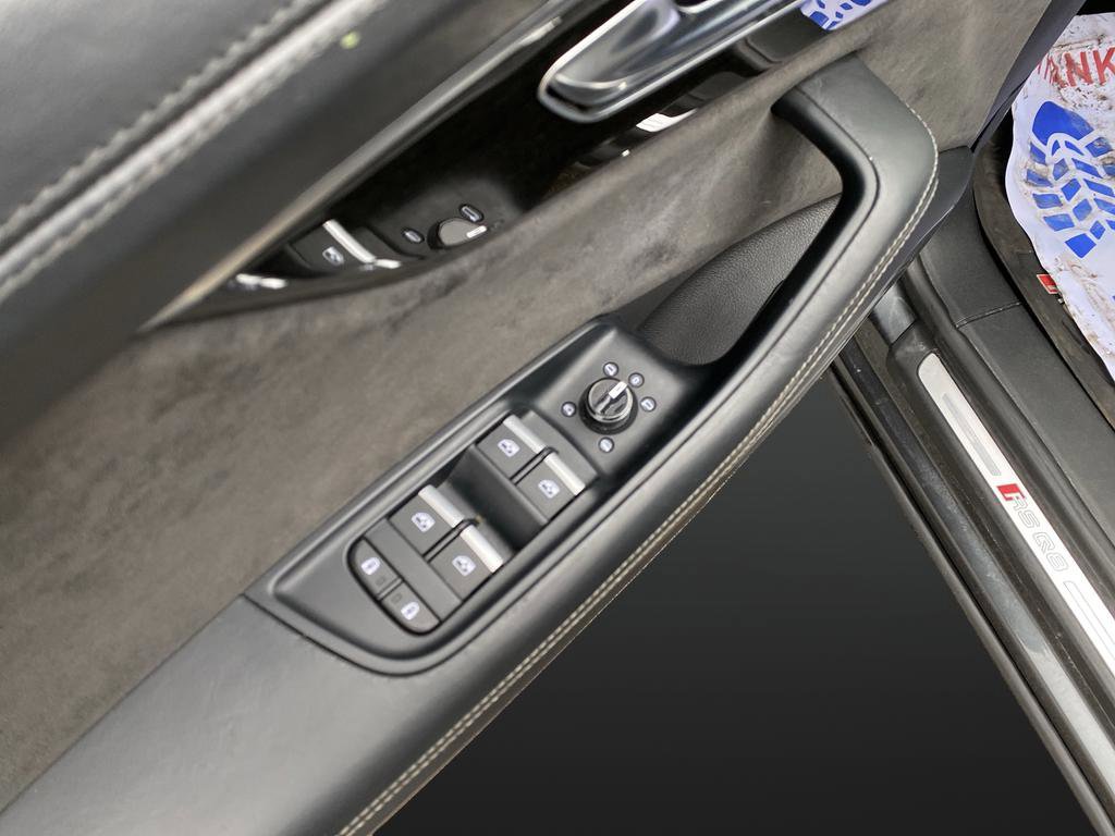 Used 2022 Audi RS Q8 w/ Carbon Optic Package image 38