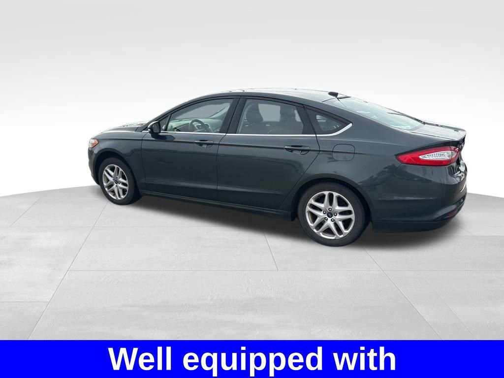 Used 2015 Ford Fusion SE image 3