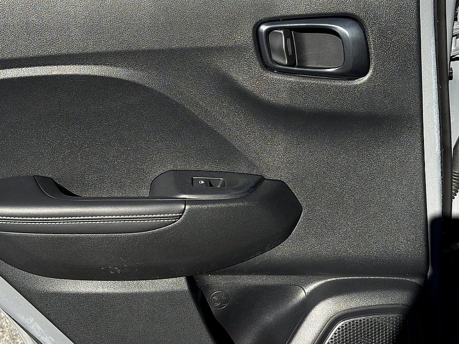 Used 2022 Hyundai Venue Limited w/ Cargo Package image 9