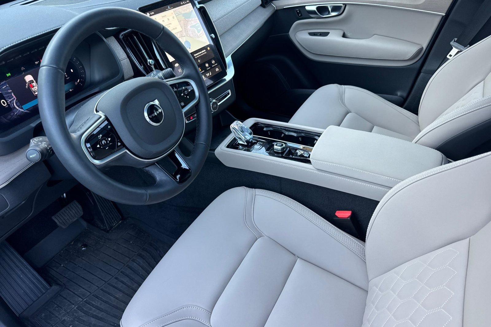 New 2026 Volvo XC90 B6 Plus w/ Protection Package Premier image 13