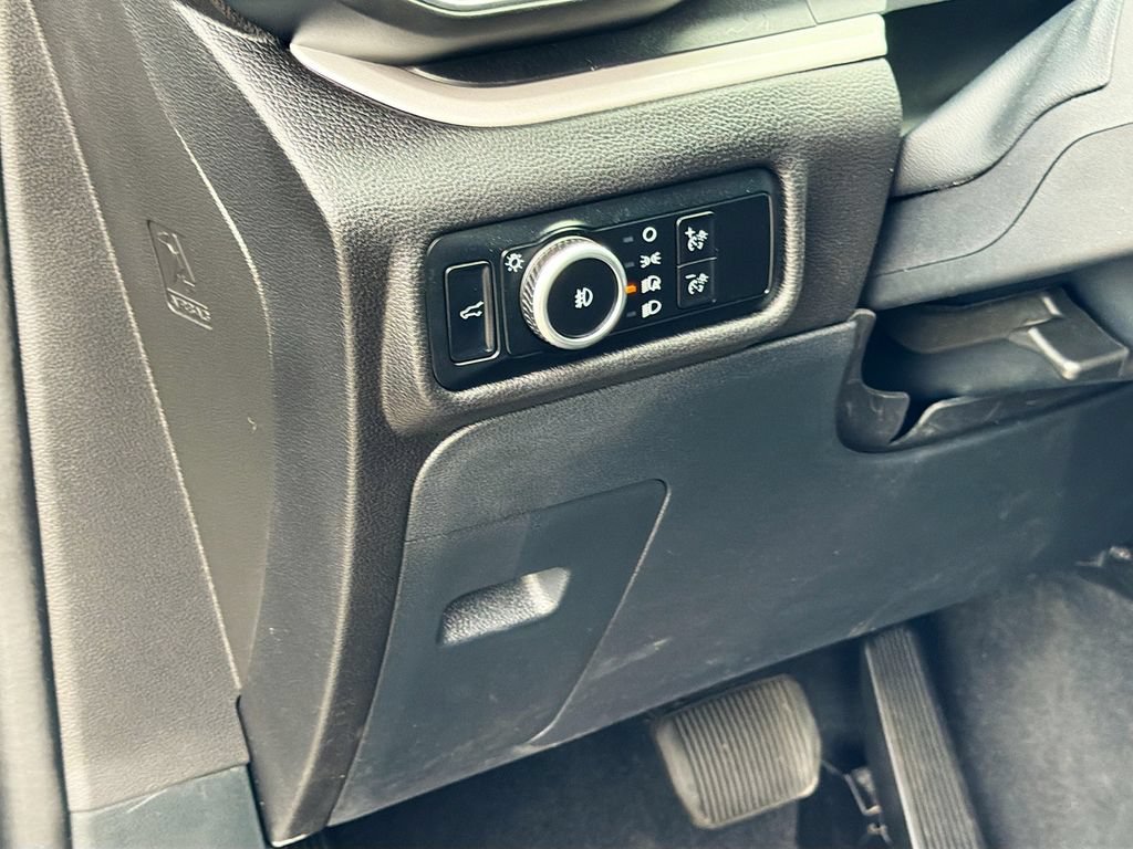 Used 2023 Ford Explorer XLT AWD/4WD image 10