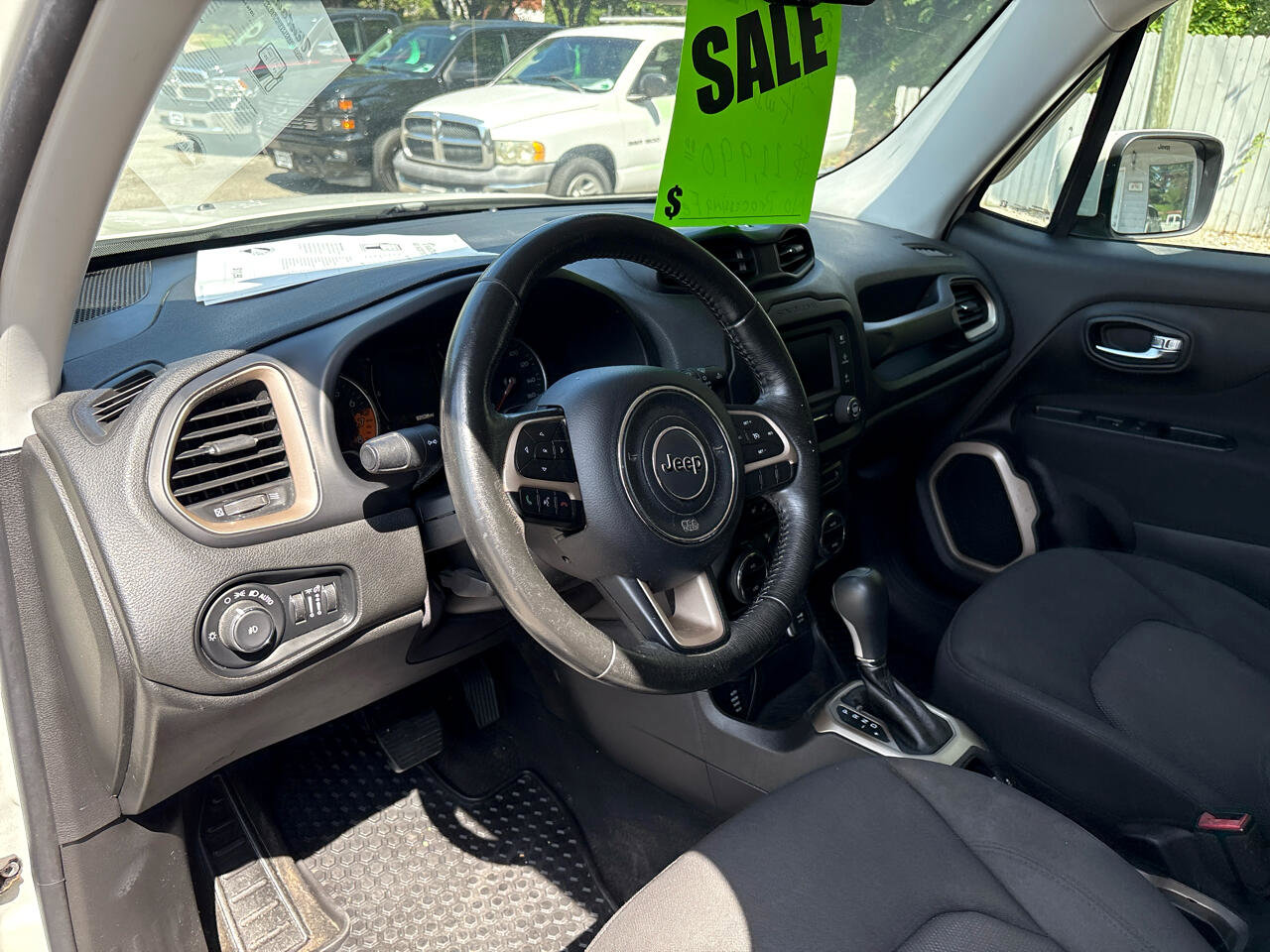 Used 2016 Jeep Renegade Latitude w/ Popular Equipment Group image 11