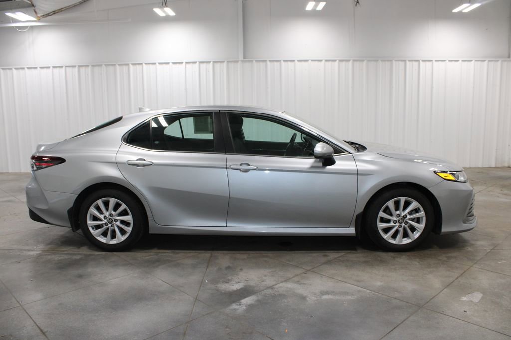 Used 2022 Toyota Camry LE FWD image 11