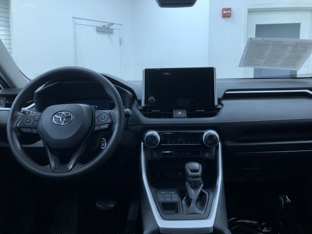 Used 2025 Toyota RAV4 LE AWD/4WD image 17