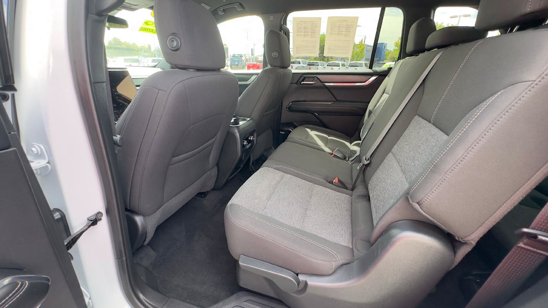 Used 2025 GMC Acadia Elevation FWD image 7