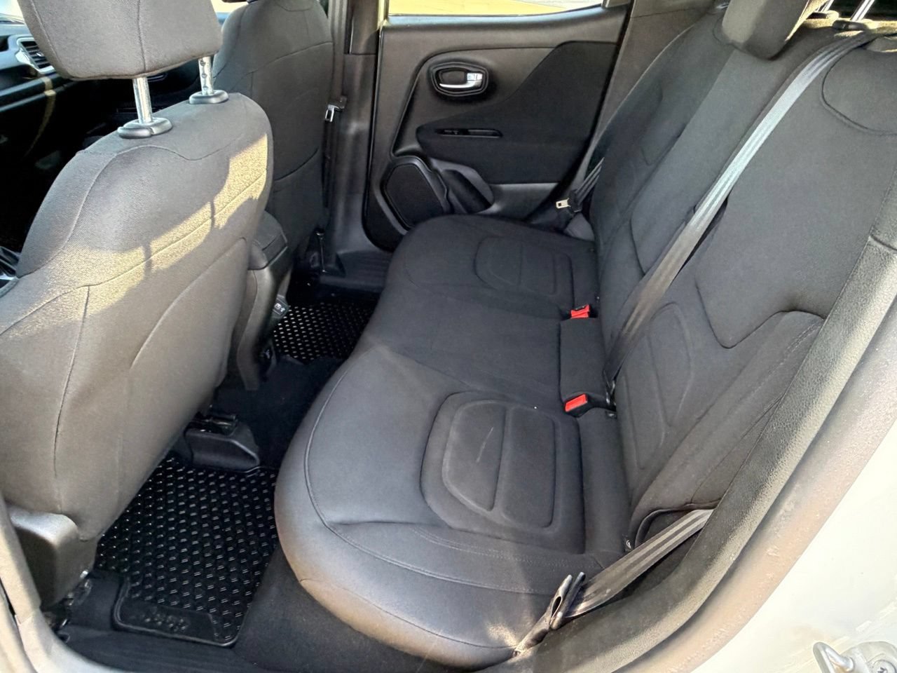 Used 2021 Jeep Renegade Latitude w/ Convenience Group FWD image 29