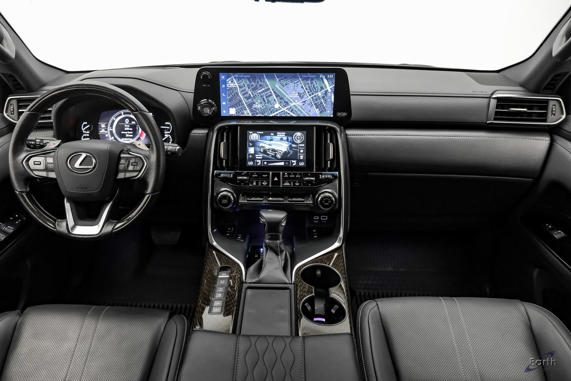 Used 2023 Lexus LX 600 4WD w/ Accessory Package (Z1) image 32