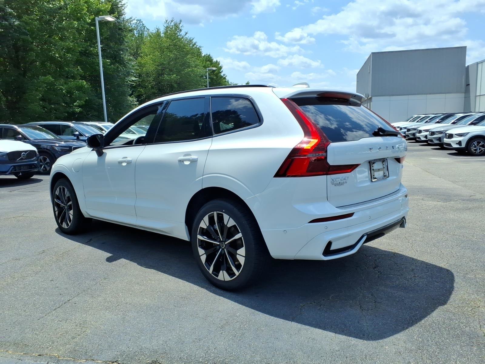 New 2026 Volvo XC60 T8 Plus w/ Climate Package PRO AWD/4WD image 2