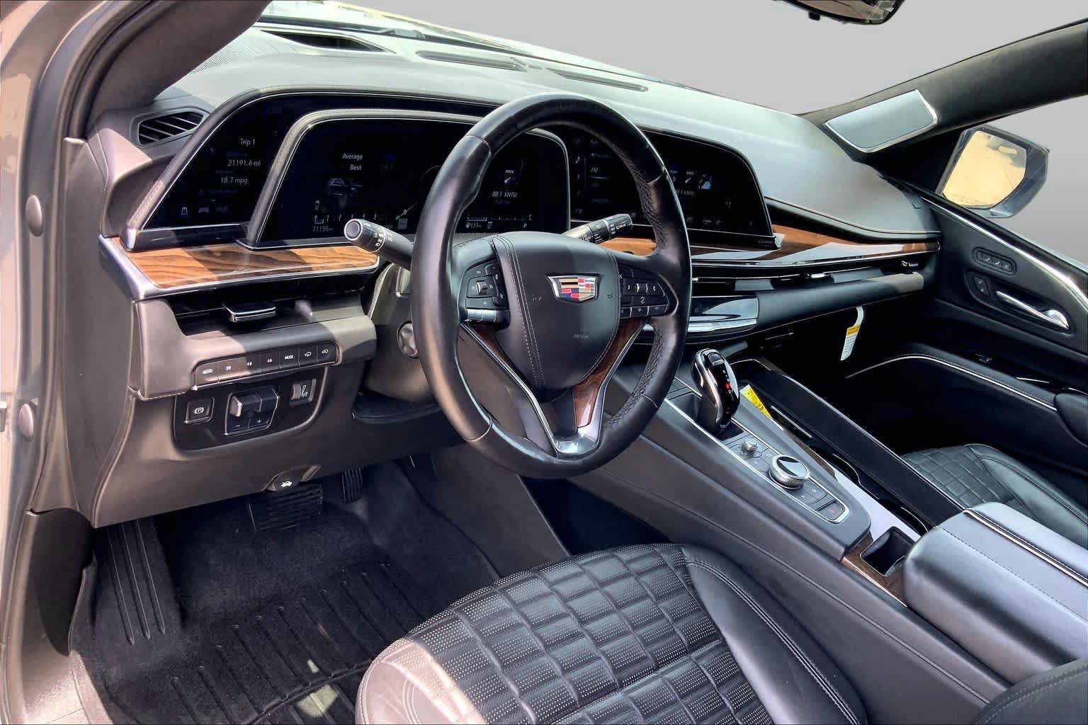 Used 2022 Cadillac Escalade Premium Luxury Platinum w/ Heavy-Duty Trailer Package AWD/4WD image 18