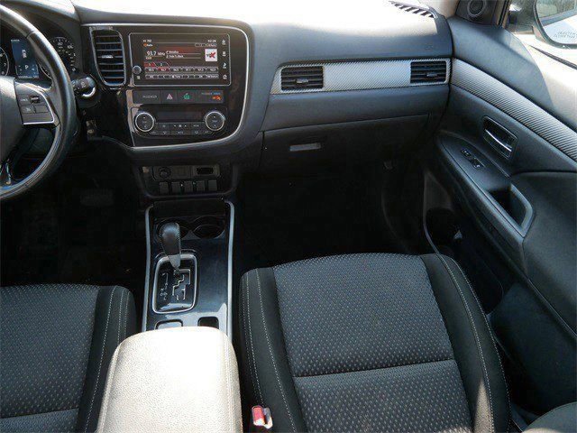 Used 2018 Mitsubishi Outlander SE image 12