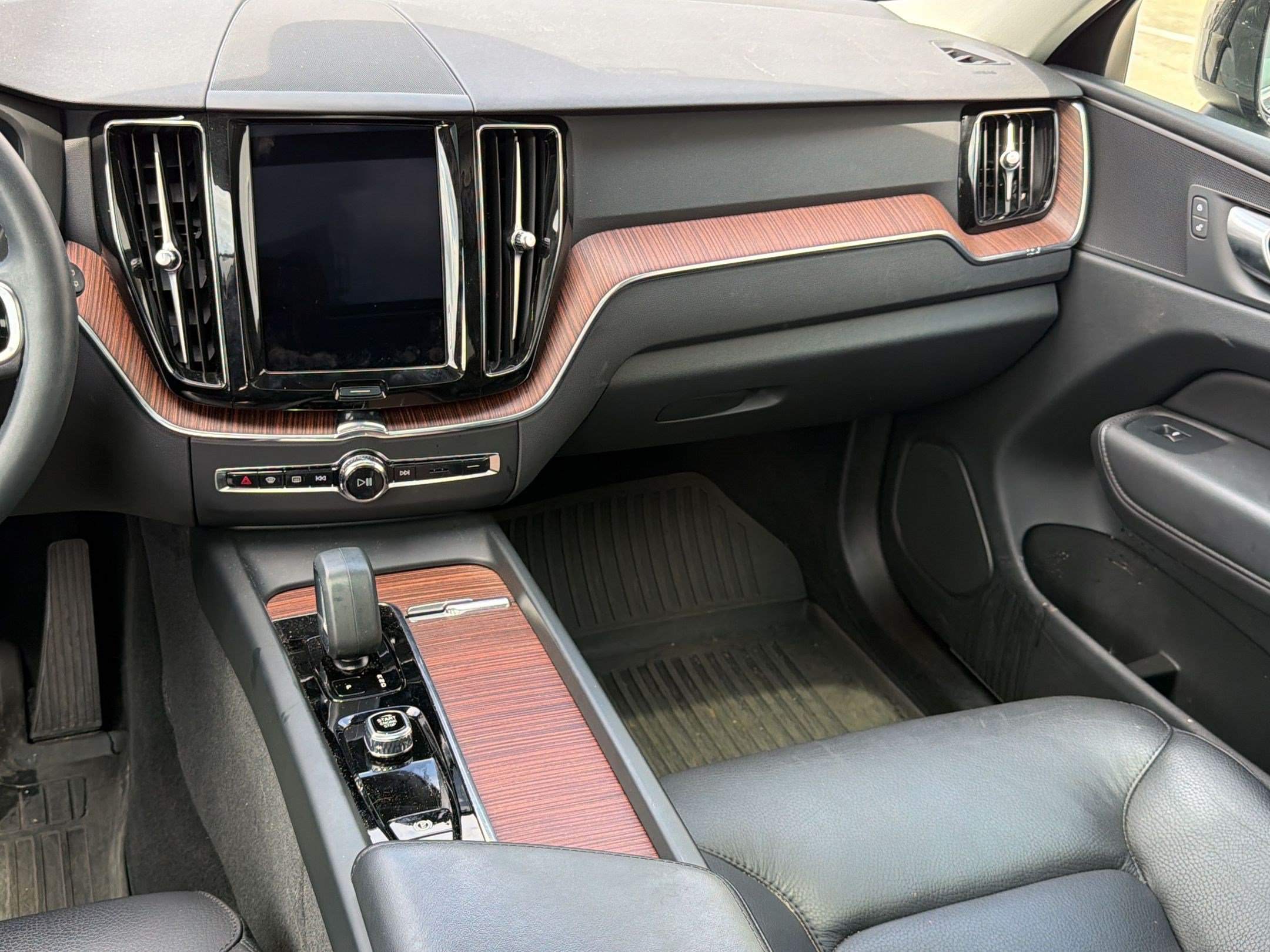Used 2024 Volvo XC60 B5 Plus w/ Protection Package Premier AWD/4WD image 27