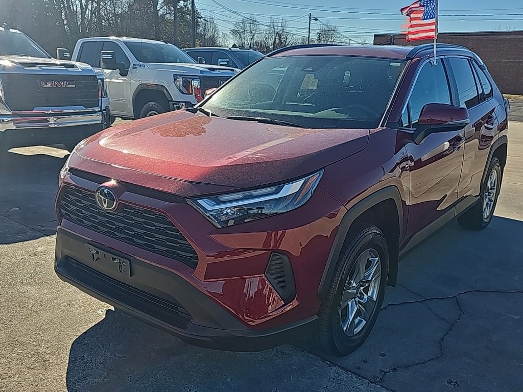 Used 2024 Toyota RAV4 XLE w/ Convenience Package image 4